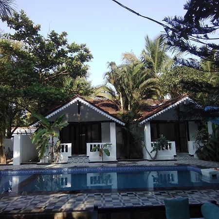 God'S Gift Morjim Hotel ภายนอก รูปภาพ
