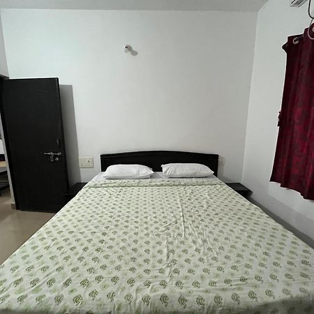 God'S Gift Morjim Hotel ภายนอก รูปภาพ