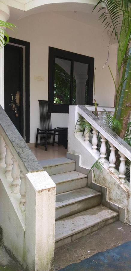 God'S Gift Morjim Hotel ภายนอก รูปภาพ