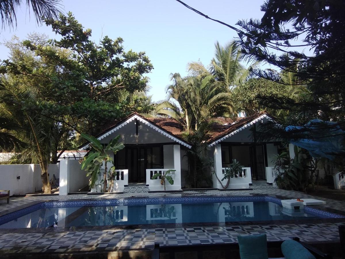 God'S Gift Morjim Hotel ภายนอก รูปภาพ
