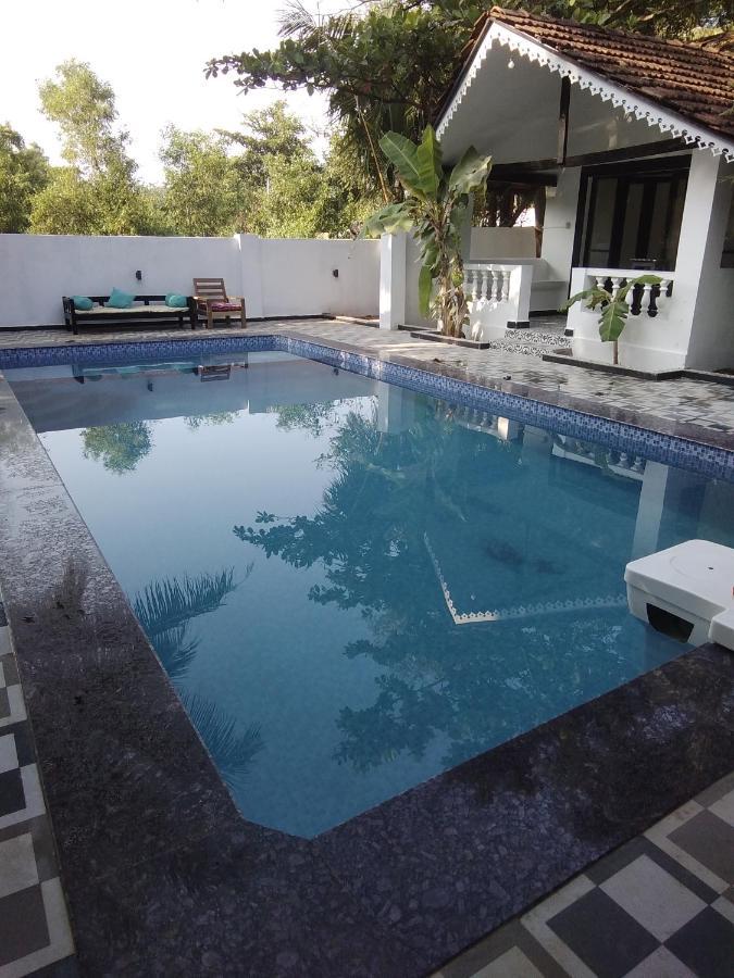 God'S Gift Morjim Hotel ภายนอก รูปภาพ