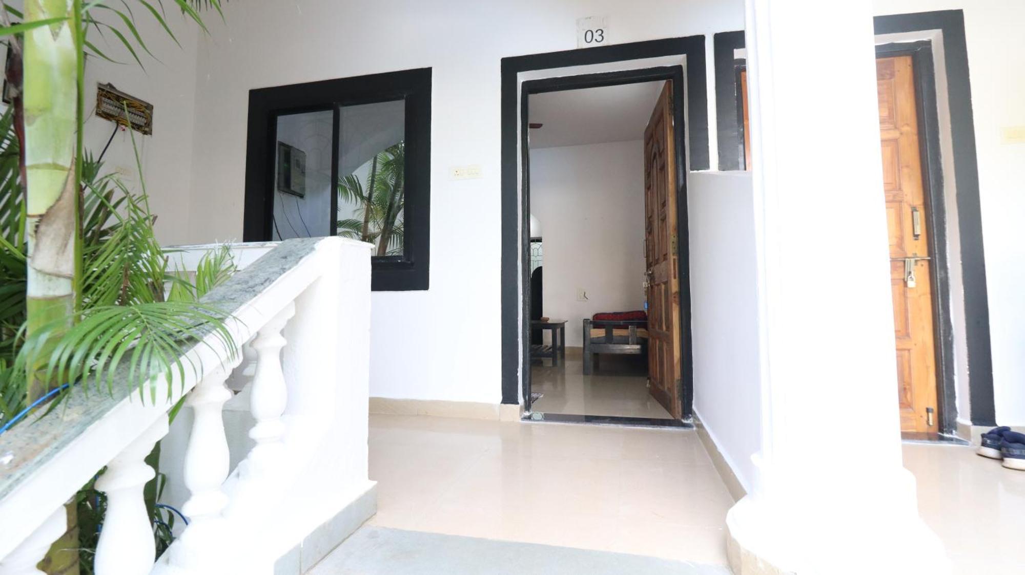 God'S Gift Morjim Hotel ภายนอก รูปภาพ