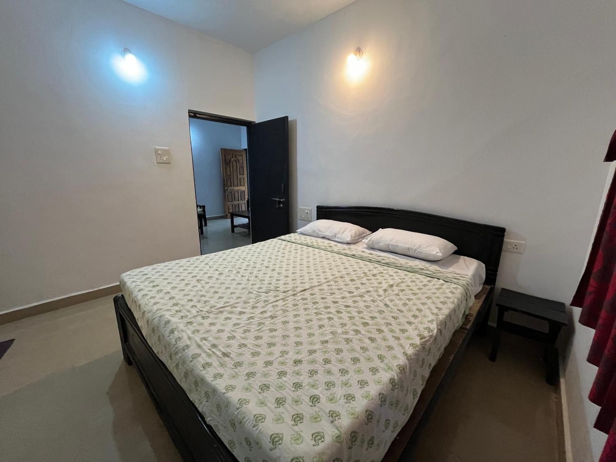 God'S Gift Morjim Hotel ภายนอก รูปภาพ