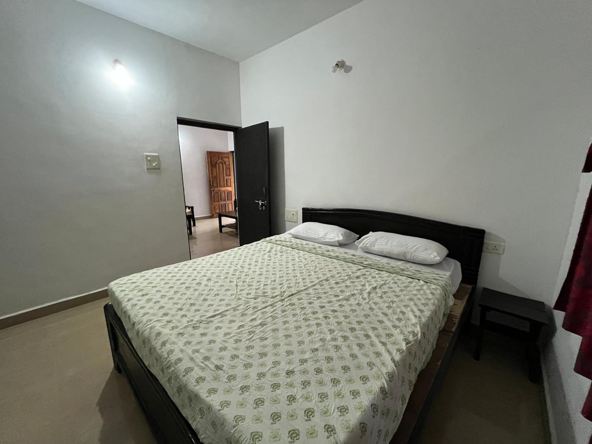 God'S Gift Morjim Hotel ภายนอก รูปภาพ