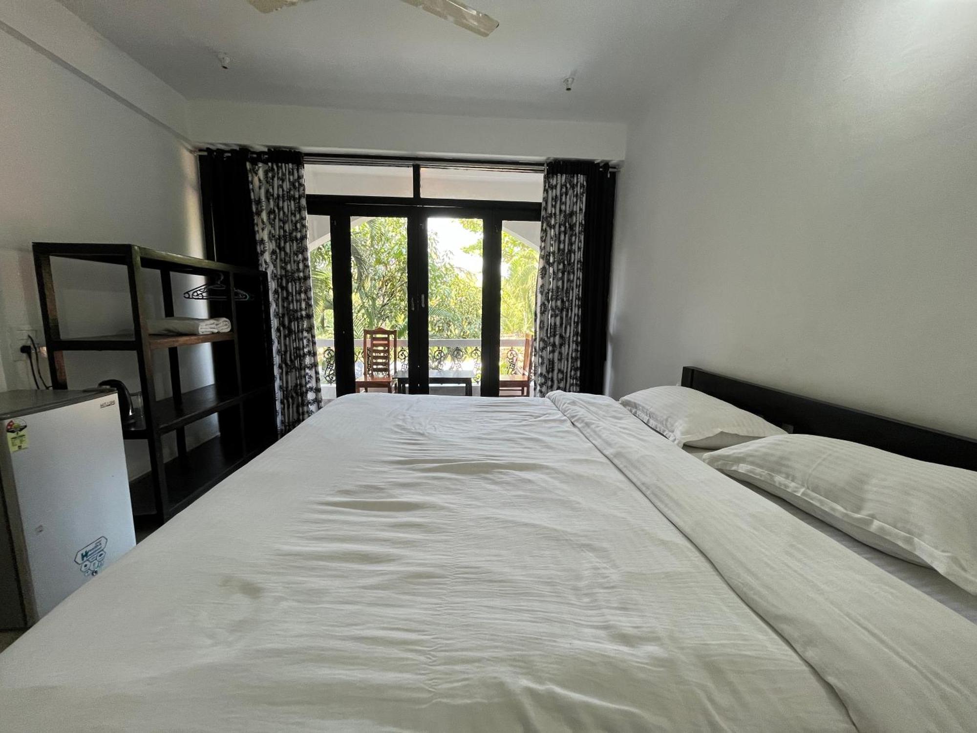 God'S Gift Morjim Hotel ภายนอก รูปภาพ