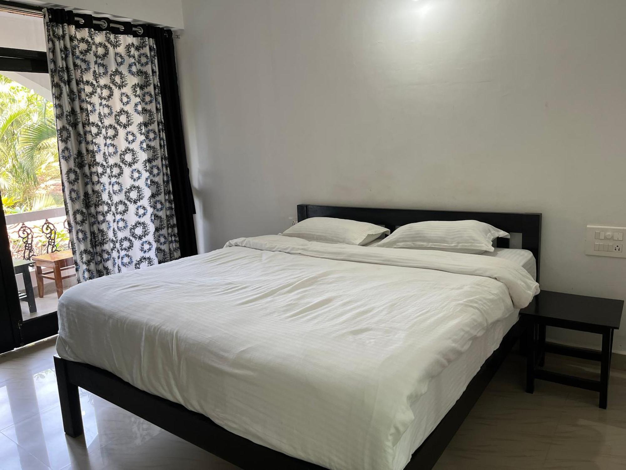 God'S Gift Morjim Hotel ภายนอก รูปภาพ