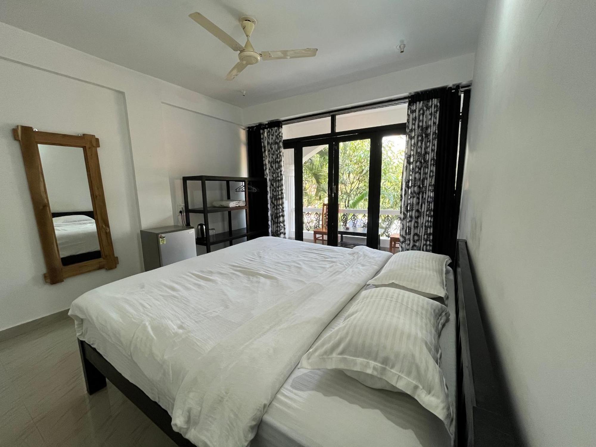 God'S Gift Morjim Hotel ภายนอก รูปภาพ
