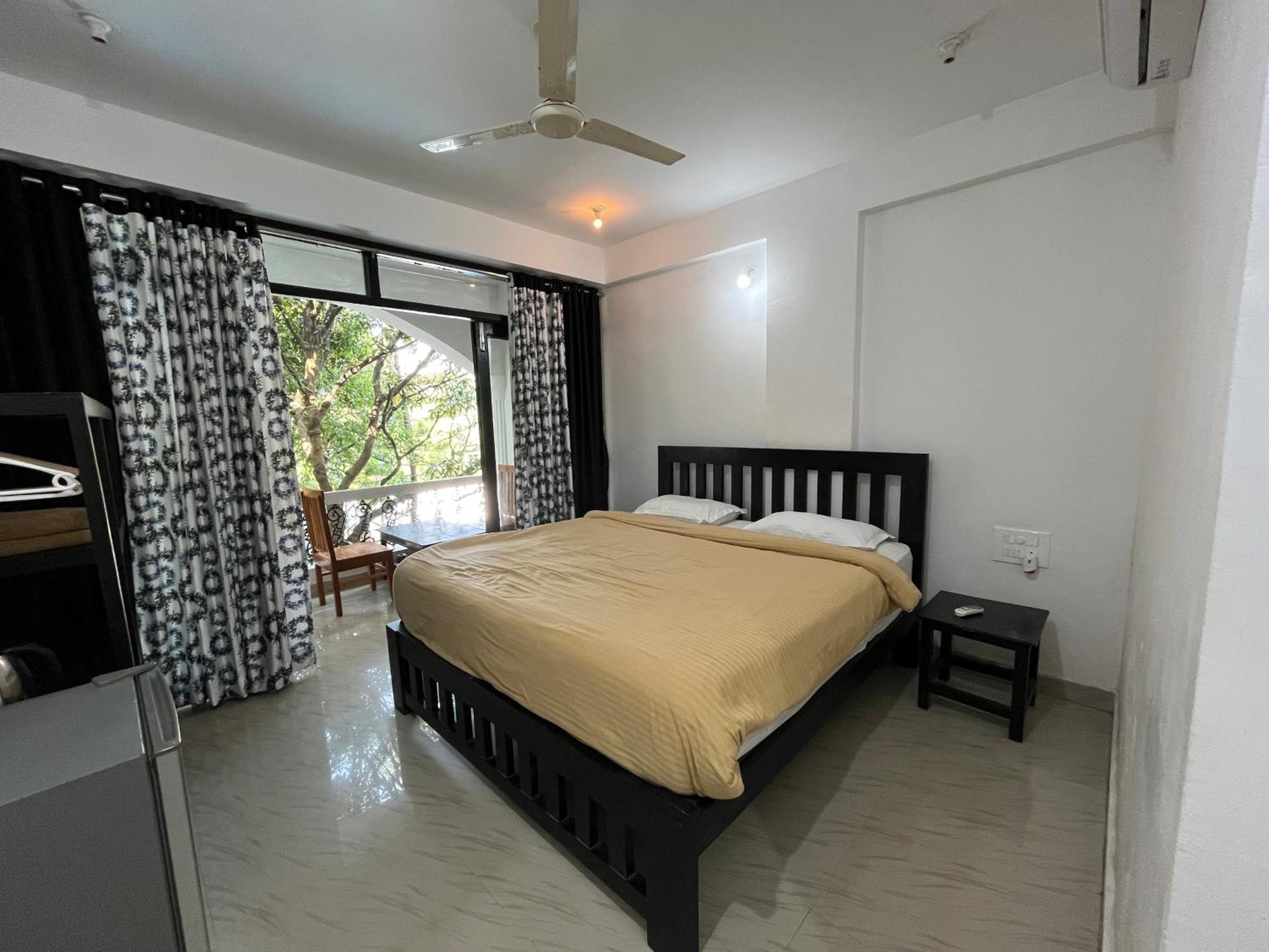 God'S Gift Morjim Hotel ภายนอก รูปภาพ