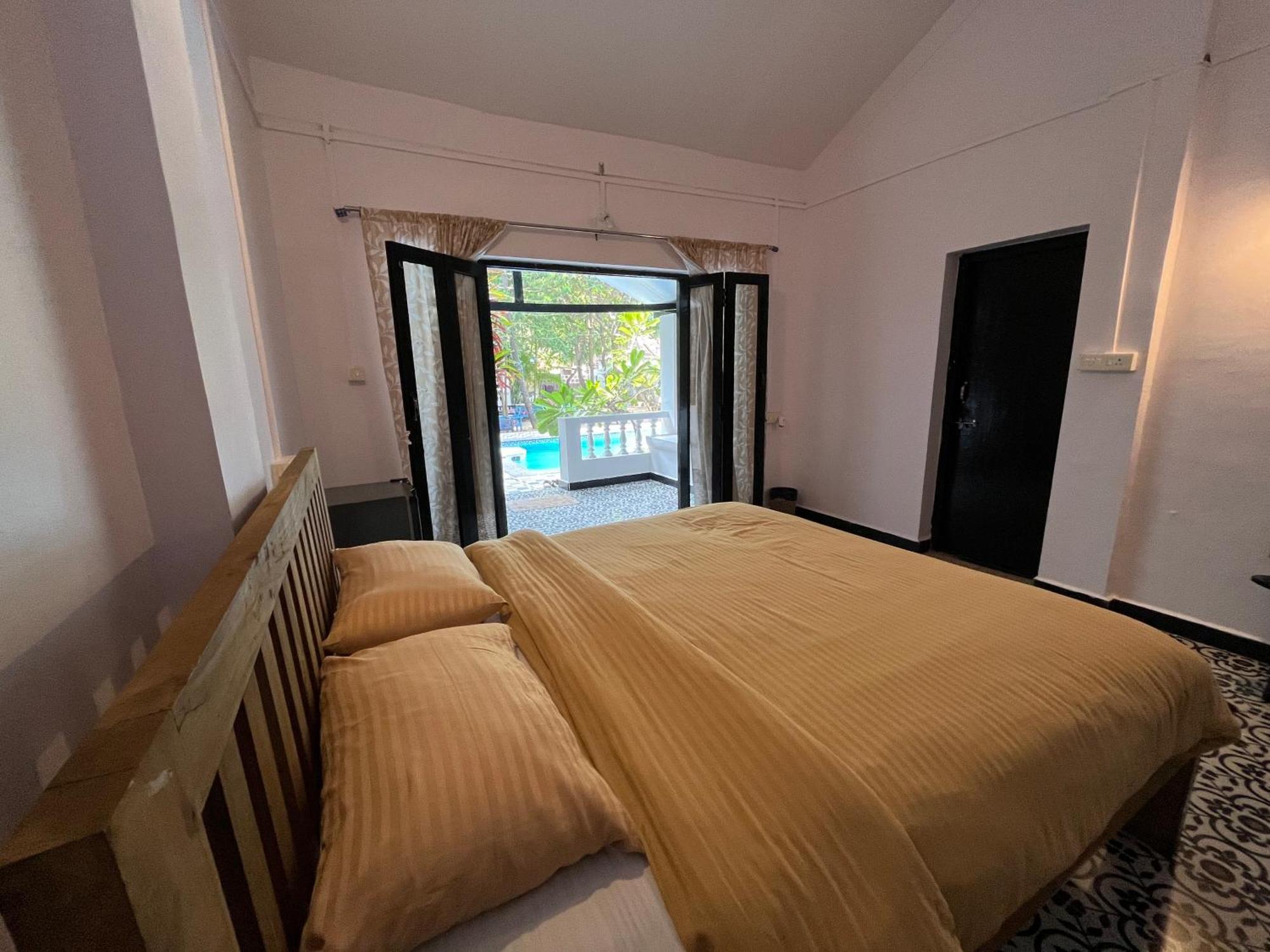 God'S Gift Morjim Hotel ภายนอก รูปภาพ
