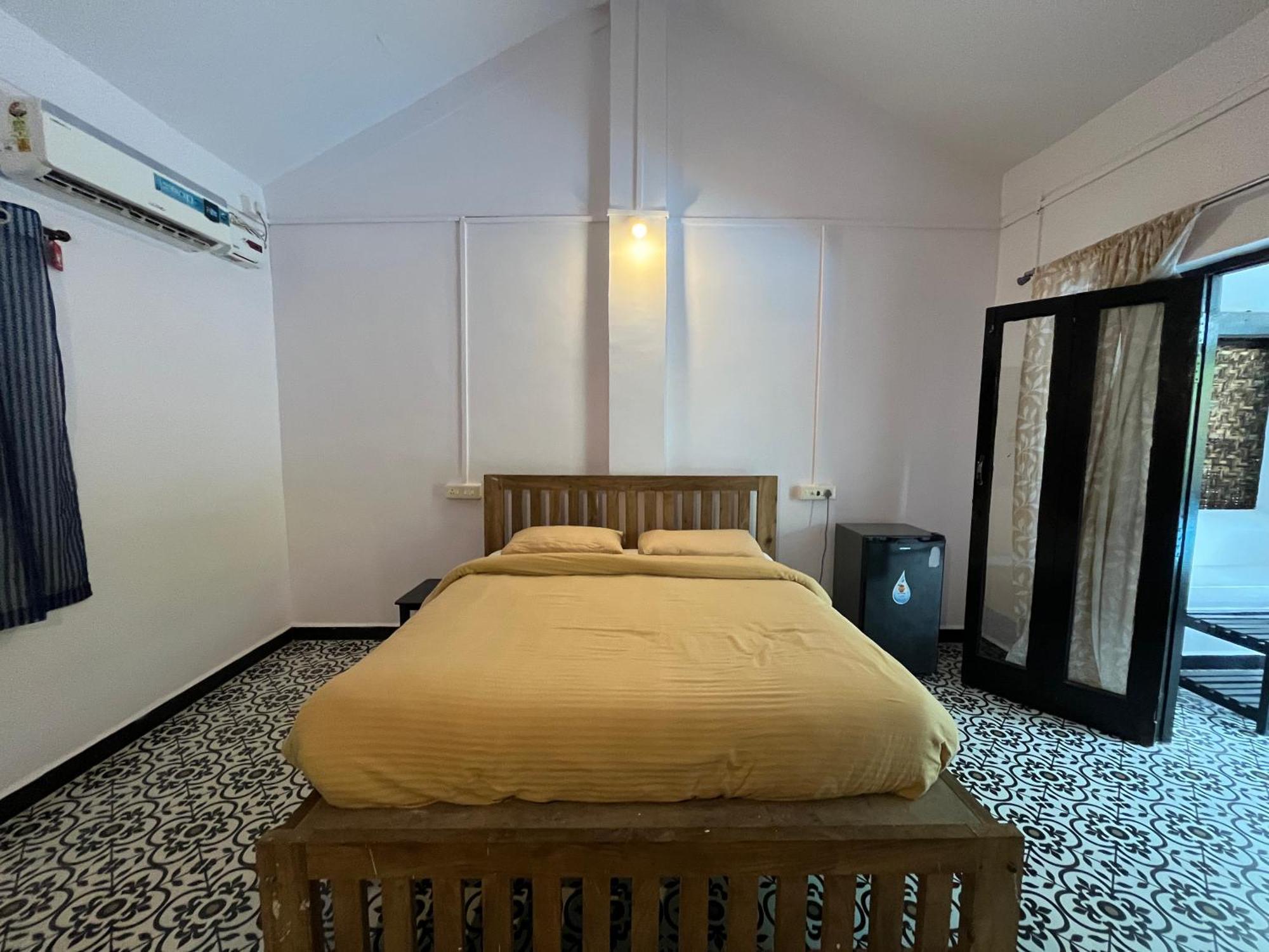 God'S Gift Morjim Hotel ภายนอก รูปภาพ