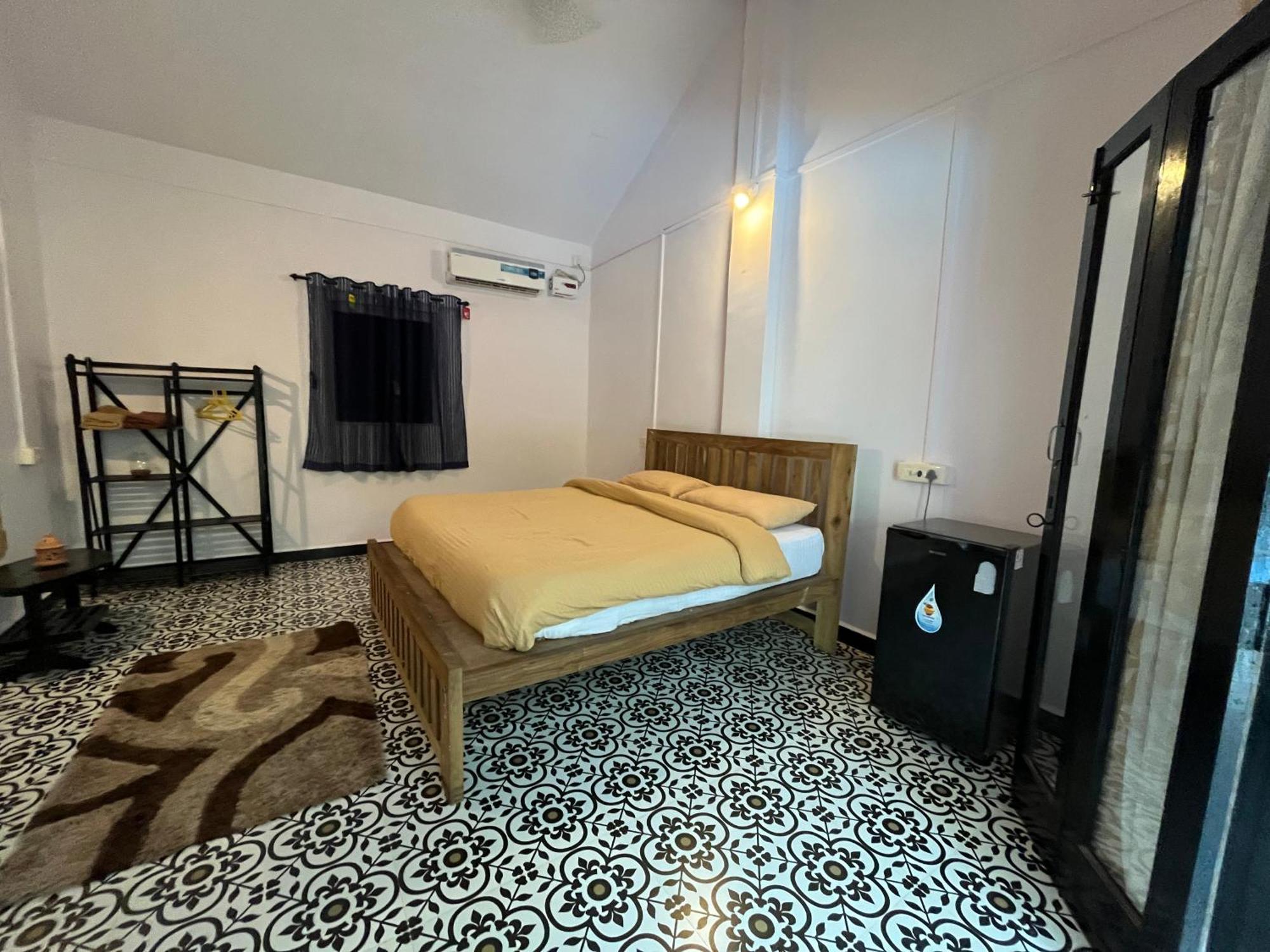 God'S Gift Morjim Hotel ภายนอก รูปภาพ