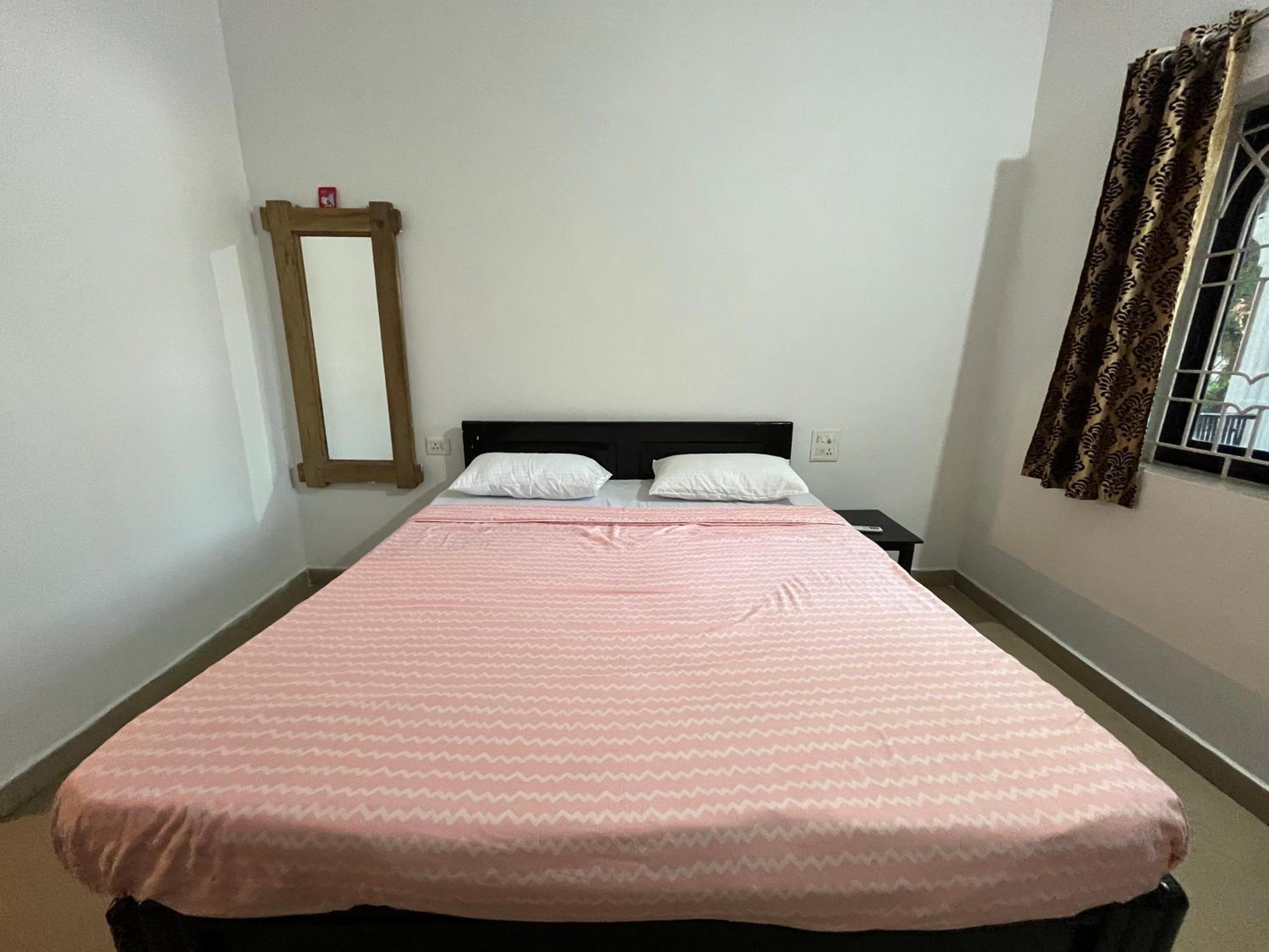 God'S Gift Morjim Hotel ภายนอก รูปภาพ