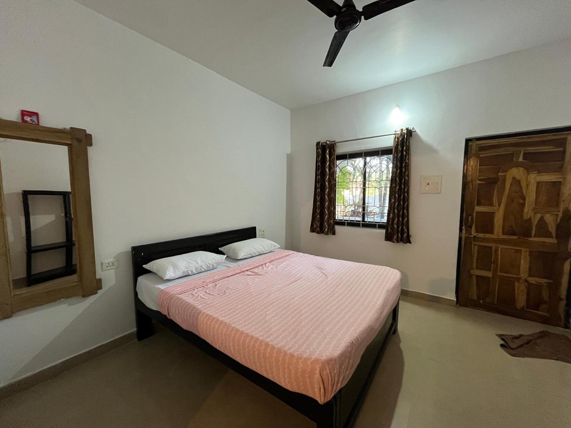 God'S Gift Morjim Hotel ภายนอก รูปภาพ