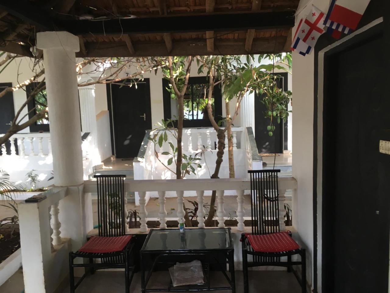 God'S Gift Morjim Hotel ภายนอก รูปภาพ