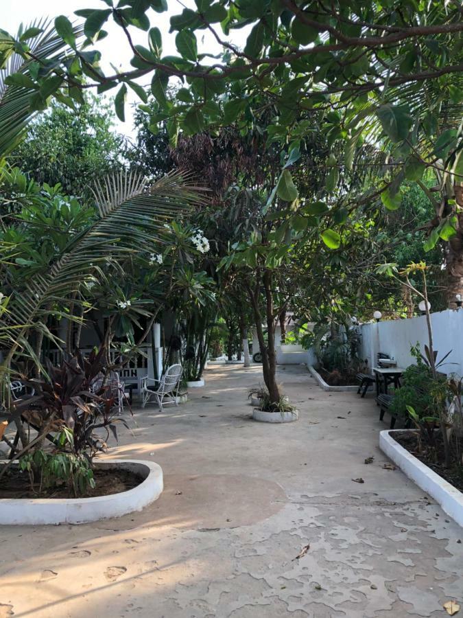 God'S Gift Morjim Hotel ภายนอก รูปภาพ